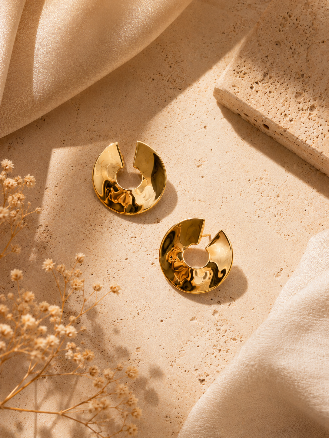 Vega Round Studs